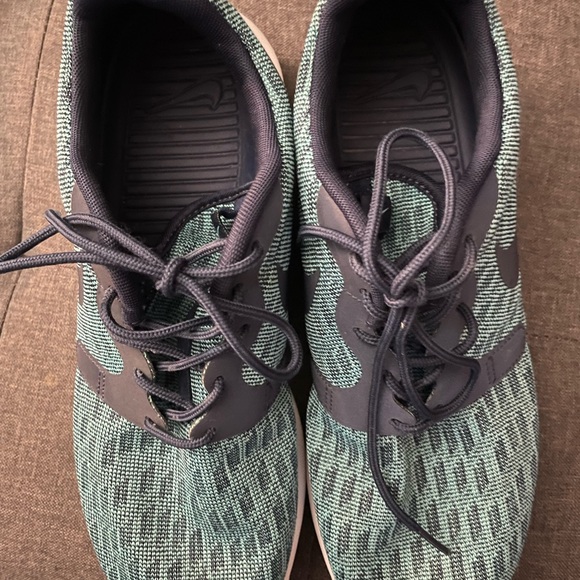 Nike running shoes mint condition - Picture 3 of 3